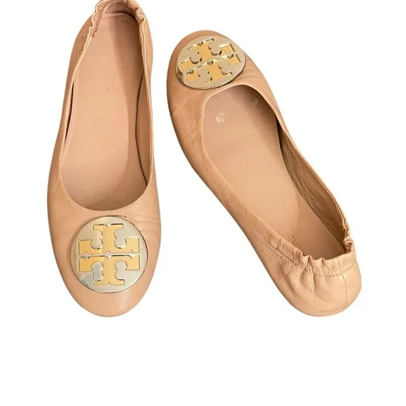 Tory Burch Tan Leather Flats with Gold Medallion size 6M Great used
