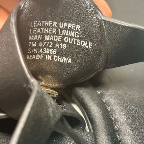 Tory Burch Women's Sz 7 Bryce Black Leather Ankle Strap Flat Thong Sandals