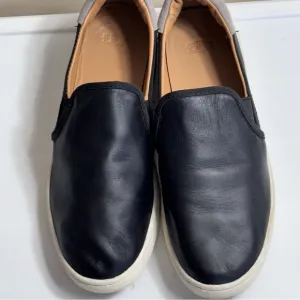 UGG Black CAS Slip-On Trainer Leather Upper with Suede Paneling EVA Cushioning 8