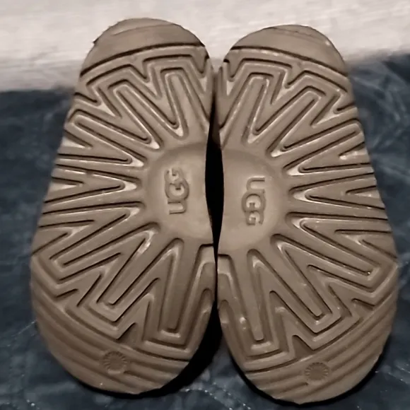 UGG boys Neumel boots