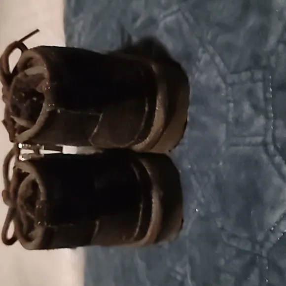 UGG boys Neumel boots