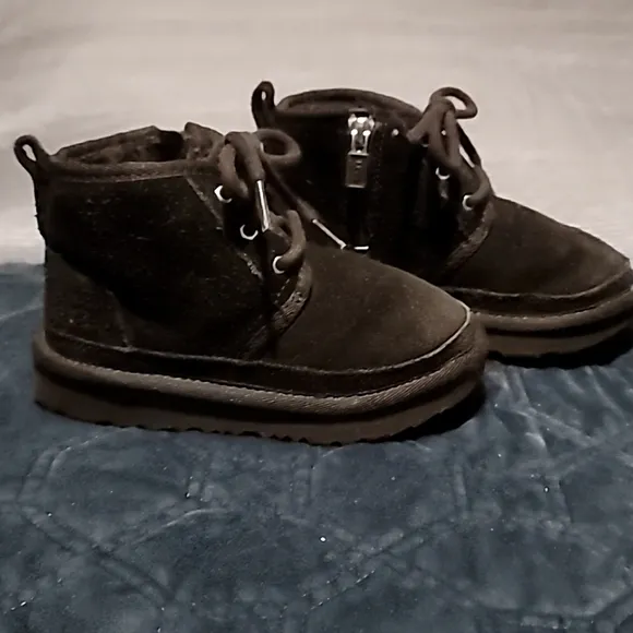 UGG boys Neumel boots