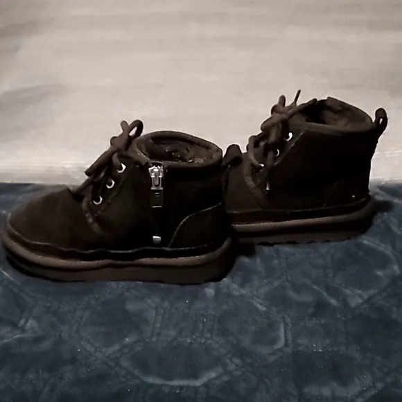 UGG boys Neumel boots