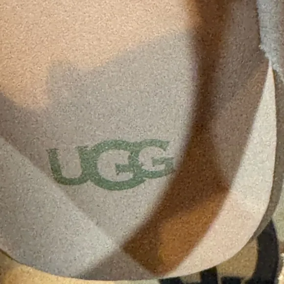 UGG girls sandals