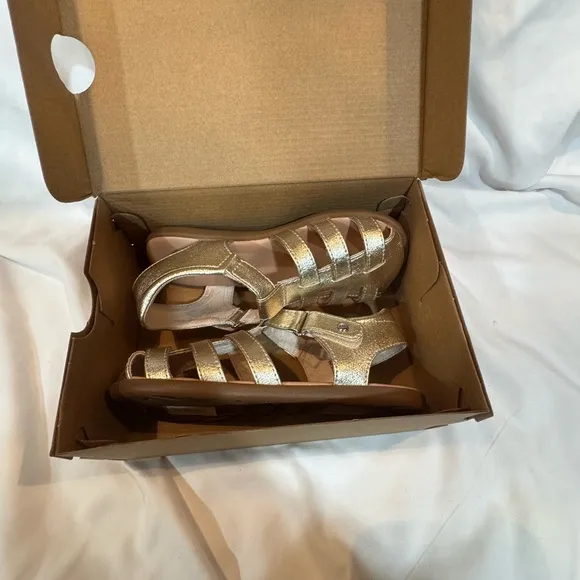 UGG girls sandals