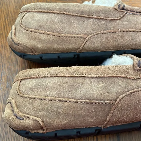 Ugg Loafers Shoes  Fit a 9 1/2 Says Size 10