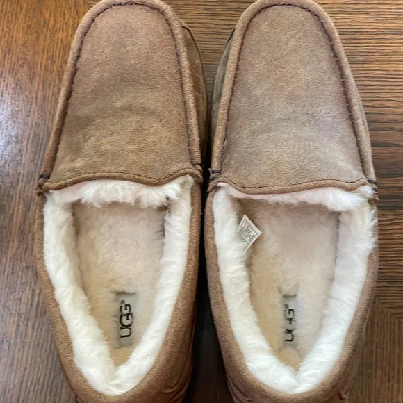 Ugg Loafers Shoes  Fit a 9 1/2 Says Size 10