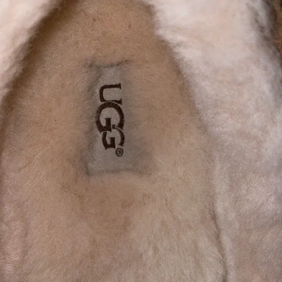 Ugg Loafers Shoes  Fit a 9 1/2 Says Size 10