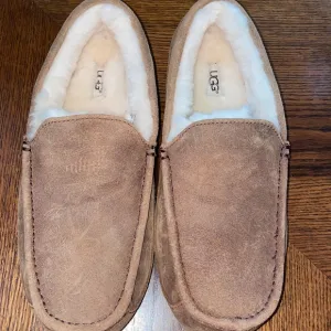 Ugg Loafers Shoes  Fit a 9 1/2 Says Size 10