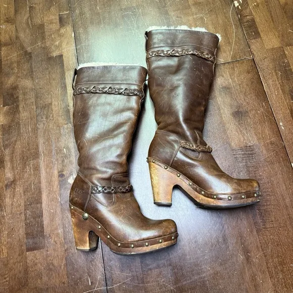 UGG Savanna Knee High Clog Boots Size 8 Brown Leather Shearling Lined Studded