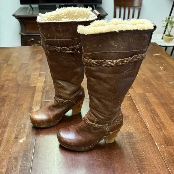 UGG Savanna Knee High Clog Boots Size 8 Brown Leather Shearling Lined Studded