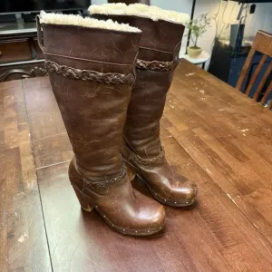 UGG Savanna Knee High Clog Boots Size 8 Brown Leather Shearling Lined Studded
