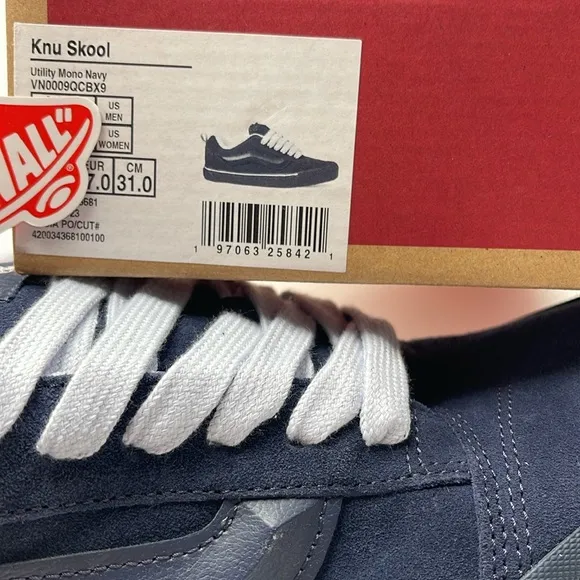 Vans Men’s Knu Skool Utility Mono NavyVN0009QCBX9 Sneakers