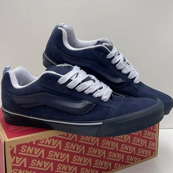 Vans Men’s Knu Skool Utility Mono NavyVN0009QCBX9 Sneakers