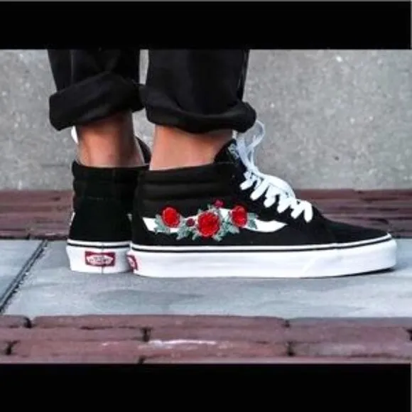 Vans Old Skool Rose Thorns Mid Sneakers, Women’s Size 7