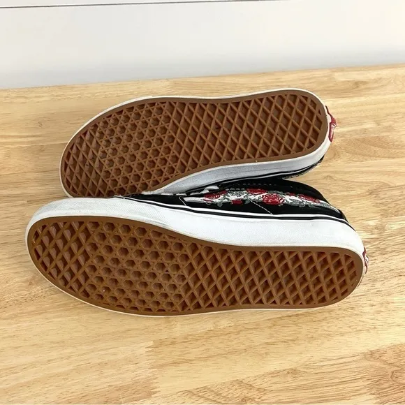 Vans Old Skool Rose Thorns Mid Sneakers, Women’s Size 7