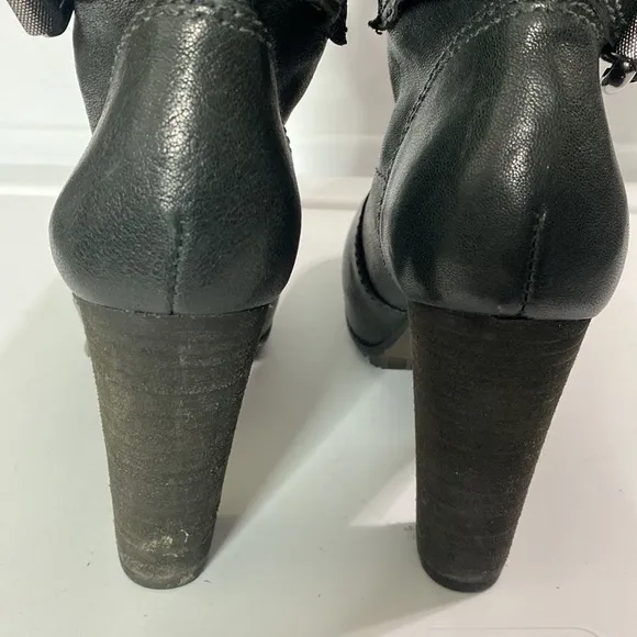 Vera Wang Lavender platform lugged high heel strap around boots sz 5
