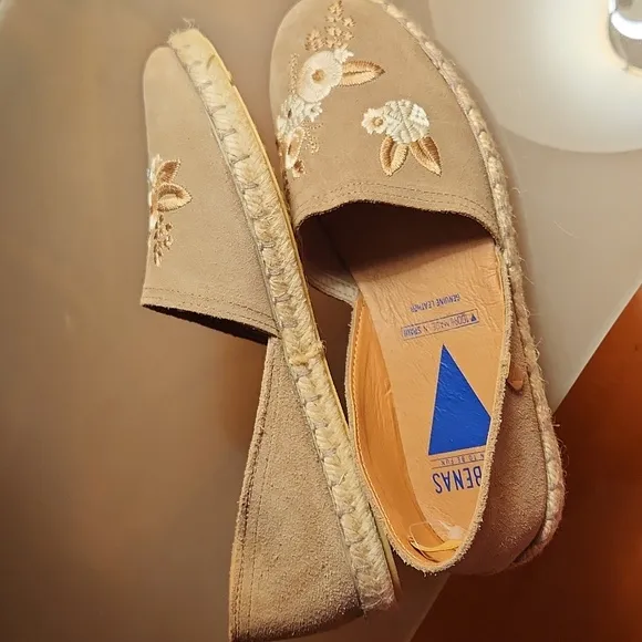 Verbenas Embroidered Espadrilles Flats CarmenWomen's Embroidered Tan Espadrilles