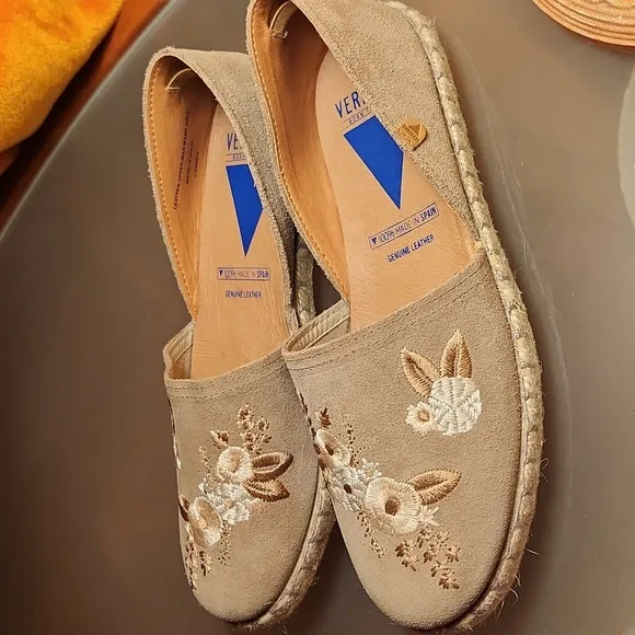 Verbenas Embroidered Espadrilles Flats CarmenWomen's Embroidered Tan Espadrilles