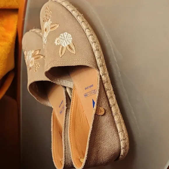 Verbenas Embroidered Espadrilles Flats CarmenWomen's Embroidered Tan Espadrilles