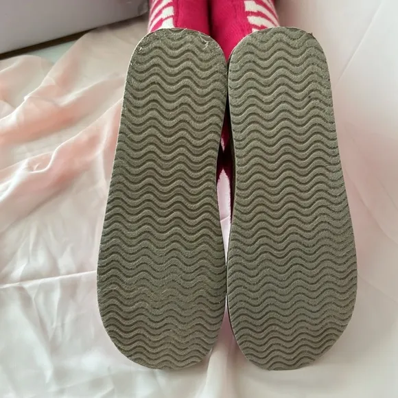 Victoria’s Secret Pink &amp; White Mukluk Cable Knit Sweater Boots Slippers Size 7/8