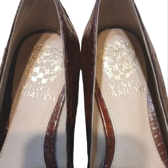 Vince Camuto Burgundy Red Crocodile Flats Women's Pointed Toe Leather Flats Sz 5