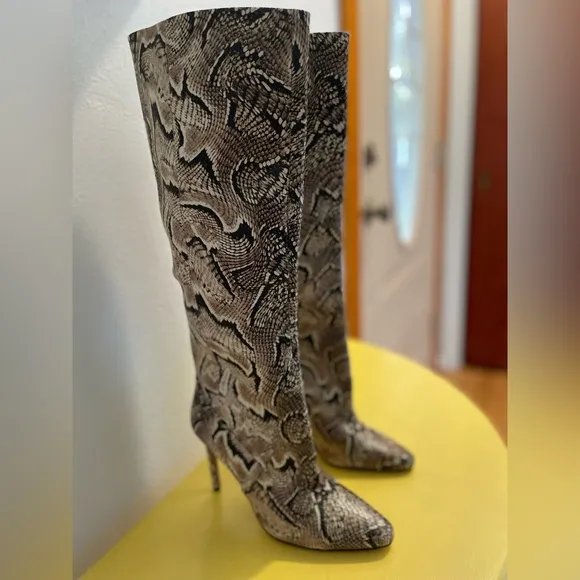 VINCE CAMUTO Fendels Snakeskin Leather Upper Knee High Boots
