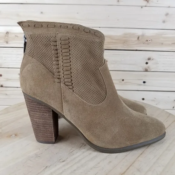 Vince Camuto FRETZIA Perforated Suede/Leather Western Ankle Boots Booties 9M NEW