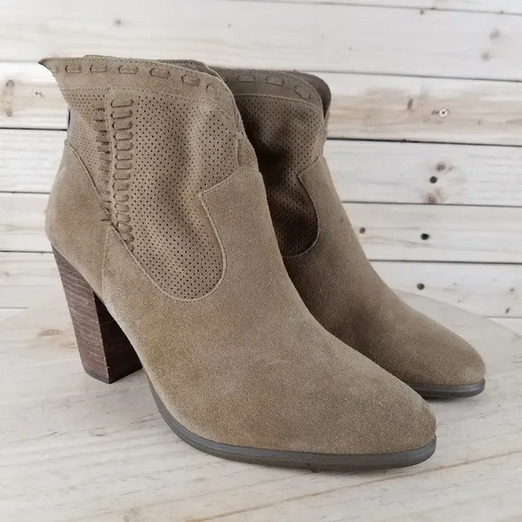Vince Camuto FRETZIA Perforated Suede/Leather Western Ankle Boots Booties 9M NEW