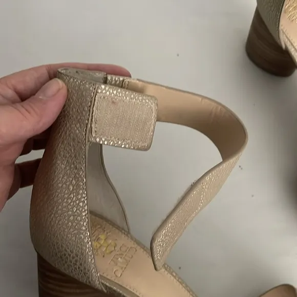 Vince Camuto Jacon Leather Champagne Metallic Ankle Strap Sandals Size 9 New