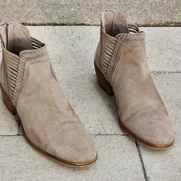 Vince Camuto Pippsy Lattice Side Foxy Suede Leather Booties Ankle Boots Spring