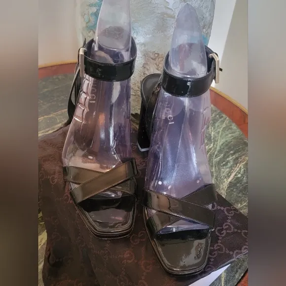 VINTAGE GUCCI TOM FORD BLACK PATENT LEATHER STRAPPY SANDALS 4&quot; HEELS 9B