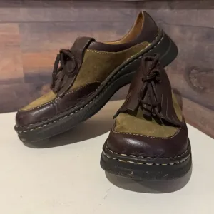 Vintage Women’s dead stock 90s High Sierra Chunky Leather Fringe Loafers size 8