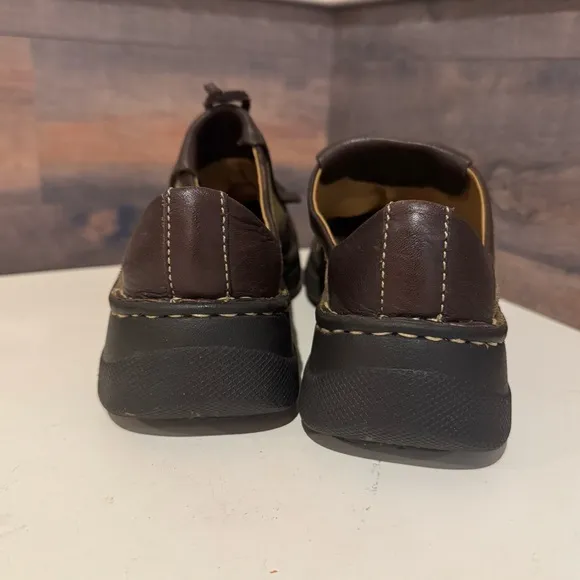 Vintage Women’s dead stock 90s High Sierra Chunky Leather Fringe Loafers size 8