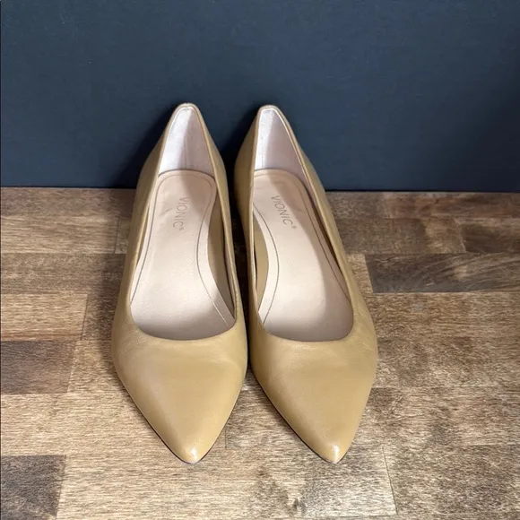 Vionic Tan Pointed Toe Flats Size 7.5