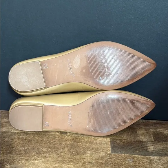Vionic Tan Pointed Toe Flats Size 7.5