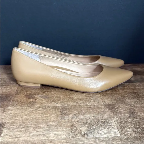 Vionic Tan Pointed Toe Flats Size 7.5