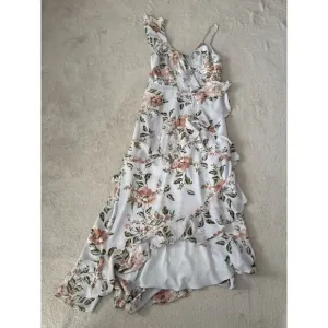 Wayf Women's Medium Morgana Floral Tiered Ruffle Asymmetrical‎ Sleeve Maxi Dress
