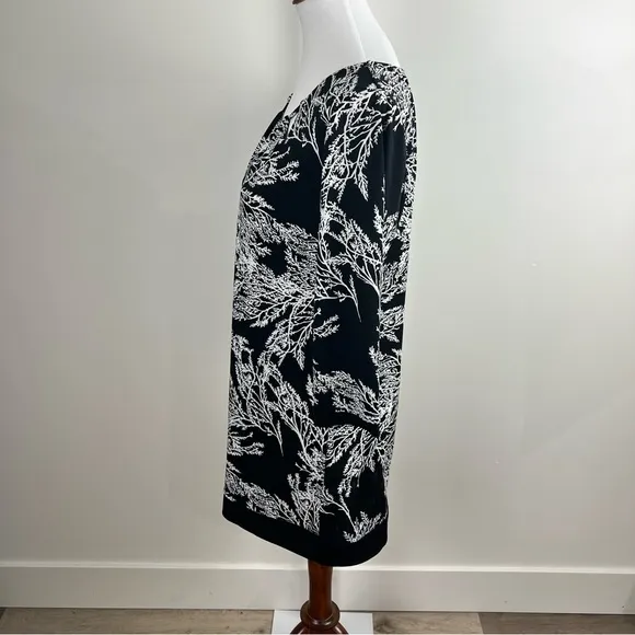 White House Black Market Keyhole Shift Dress | Black &amp; White Print | Size M