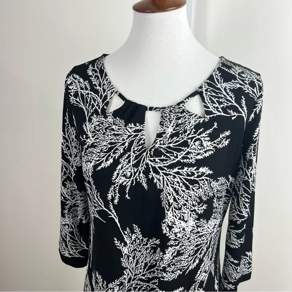 White House Black Market Keyhole Shift Dress | Black &amp; White Print | Size M