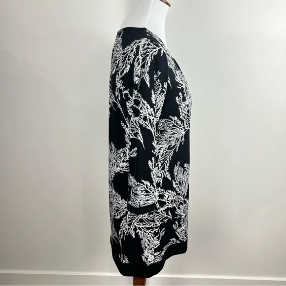 White House Black Market Keyhole Shift Dress | Black &amp; White Print | Size M