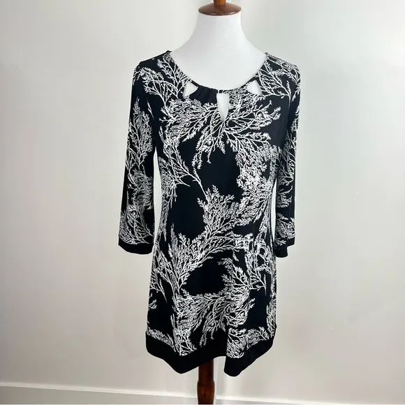 White House Black Market Keyhole Shift Dress | Black &amp; White Print | Size M