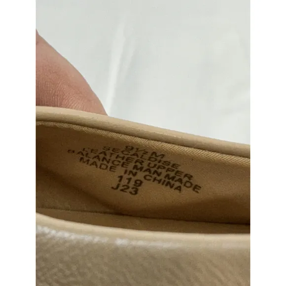 Womans Easy Spirit Caldise Size 9.5k Nude Slip On Flats NWOT