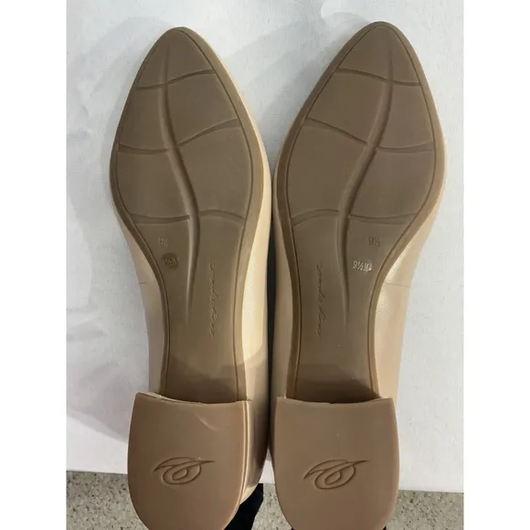Womans Easy Spirit Caldise Size 9.5k Nude Slip On Flats NWOT