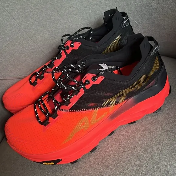 Women’s Altra Sneakers Red/Black NWOT 9.5
