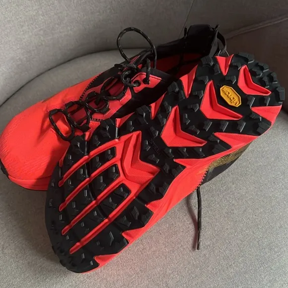Women’s Altra Sneakers Red/Black NWOT 9.5