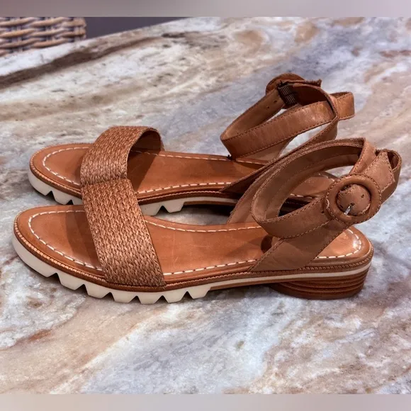 Women’s BERNARDO Alexis leather raffia ankle strap sandals. Size 8.5