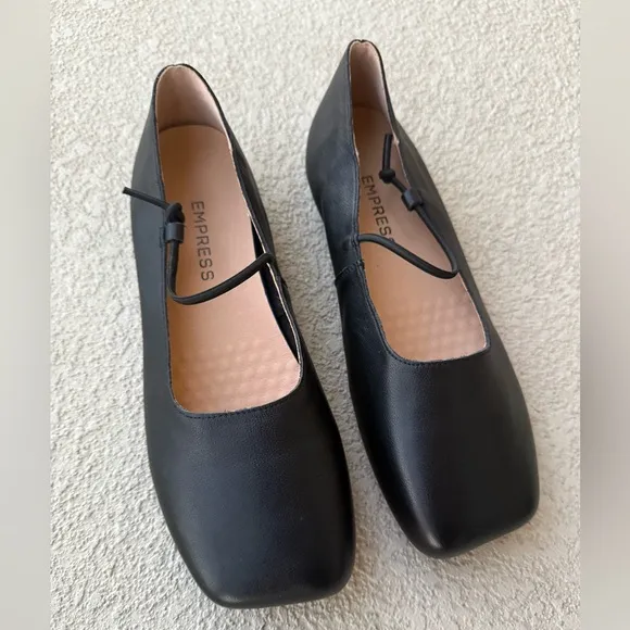 Women's Empress Square Toe Flat Leather BLACK Sz 41 EU (10 US) NWOT Wide Leg