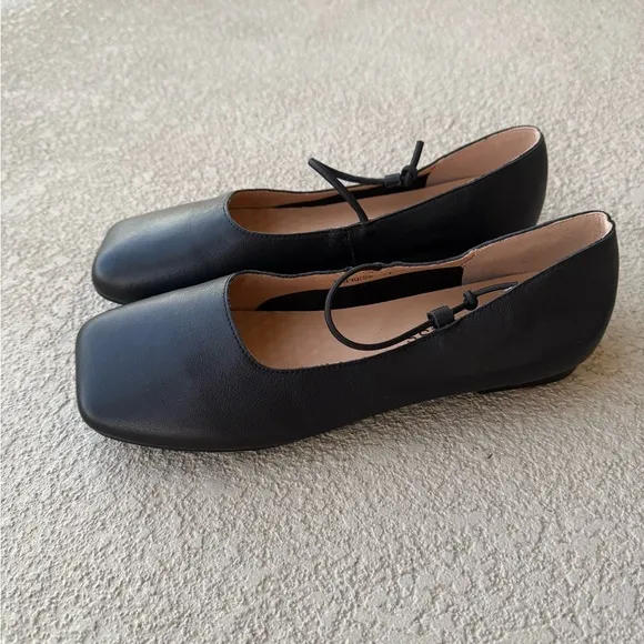 Women's Empress Square Toe Flat Leather BLACK Sz 41 EU (10 US) NWOT Wide Leg