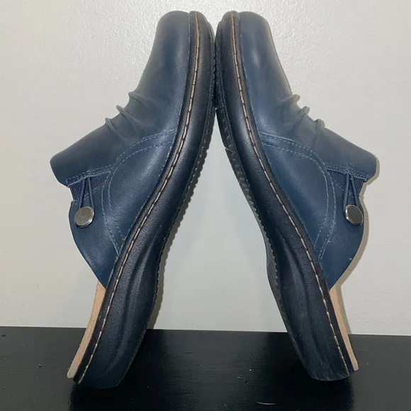 Women's Laurieann Bay Slip-On Ruched Slide Flats. Size 8.5 WIDE.  Blue. Leather.